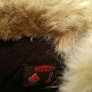 Keep warm this winter brand new keen boots size 8.